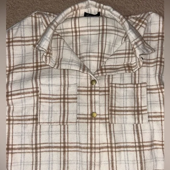 🍒6 items for $30🍒 Woman’s Plaid Shacket/Button down flannel/shirt - Picture 5 of 5
